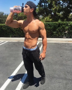 muscleteen:  You like it? Follow me @muscleteen Get 15% OFF 💸 on www.jjmalibu.com 🍍 Using Promo Code : MUSCLETEEN