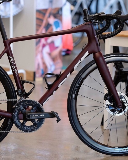 collectifparleecycles: Sang d’encre Altum Disc by Parlee Cycles as pictured by @keylynch #collectifp