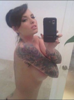 addicted-to-sexting:  Submit to Addicted to Sexting!  Email: we.heart.selfies@gmail.com  Kik: that.addicted.guy