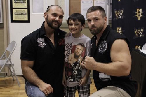 gingercub90:  beardyvikingcub:  ifihadatype:  Motherfucking Dash Wilder…   God damn…  He is FOINE!!!