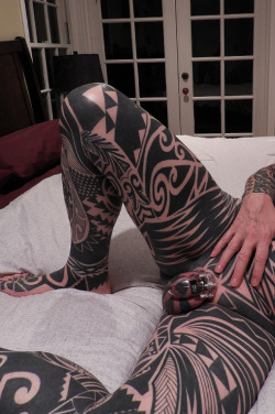 ooshipenname:  gmp1139:  Fucking amazing tatts   凄すぎて、惹いちゃいそうだ。