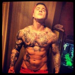 2sthboiz:  SEXY TAT STUD