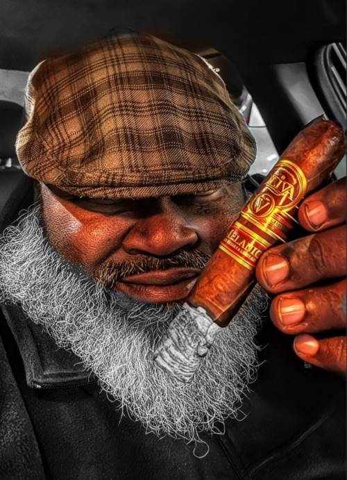 magnavie:eviethekiwi:went on r/cigars for some reason and found the hardest pic in existencelooks like an oil painting