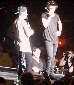 halfsleeper:  Harry noticing the ‘Zouis you light up that blunt like nobody else’