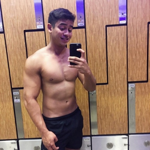muscleweakness:Hassan, such a lickable chest. porn pictures