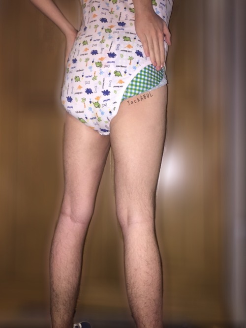 jackabdl: Today I spent chilling in my Little Pawz diapers and dinosaur onesie. I feel like my posts