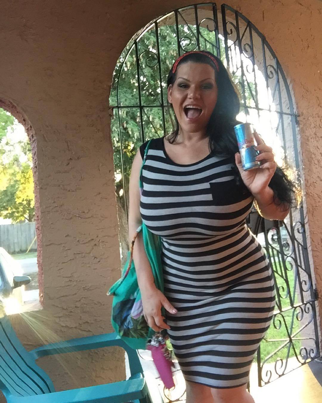 Breakfast Castro style&hellip;.. #brunette #bbw #angelinacastrolive #angelinacastro