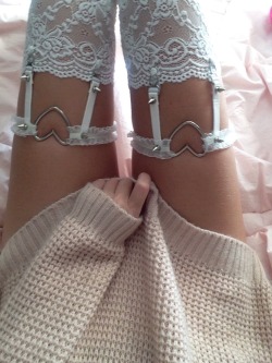 sleepingkittenn:  cutthroatcity:  These garters are so so cute!!!  want!! 
