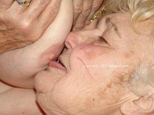 ramirofdzrmz:  Best grannyfriend  !! 