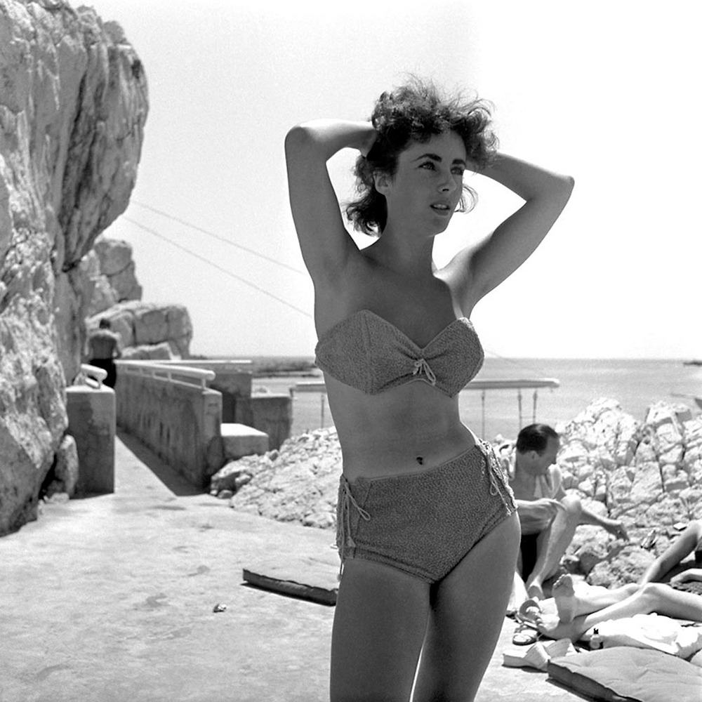  Elizabeth Taylor / photo by Willy Rizzo, Hôtel du Cap-Eden-Roc, Antibes, France,