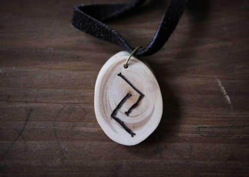 Wooden rune necklaces bearing the viking runes Dagaz, Jera, Eihwaz, Ehwaz, Nauthiz, Uruz and Gebo.Th