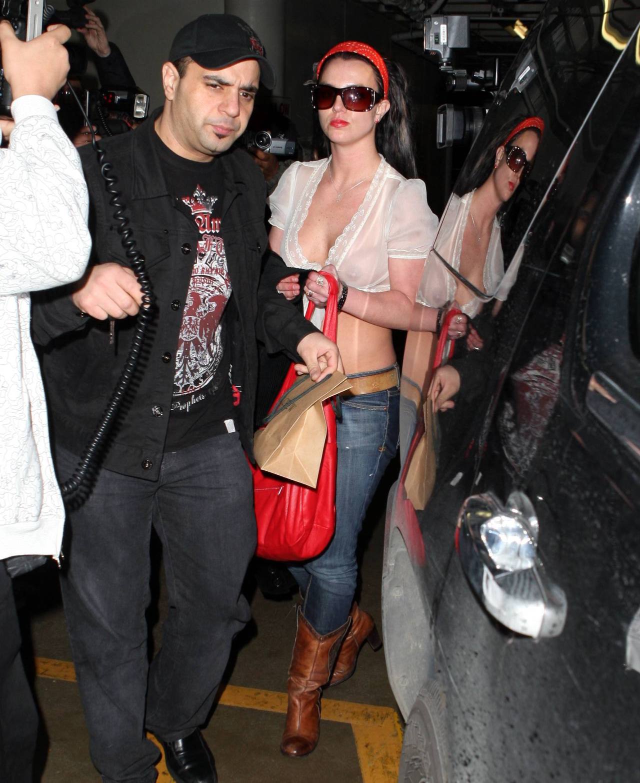boa-celeb:  Britney Spears - See-Through Braless White Top Candids