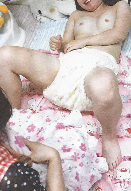 myseadad:  Japanese diaper girl 2.