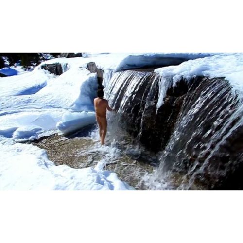 naturalswimmingspirit: Her trengs ikke ord - no words needed. #ilovenorway #fjelldusj #vinterbader #
