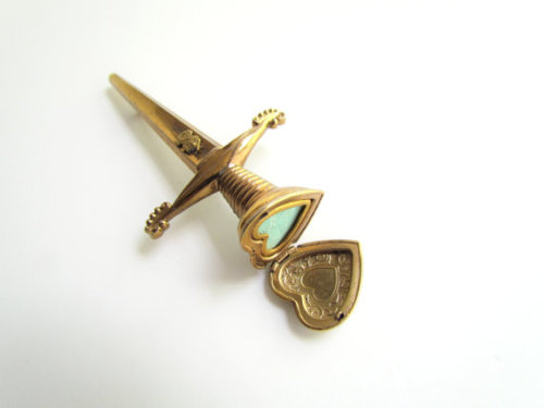 etsyifyourenasty: Dagger Locket