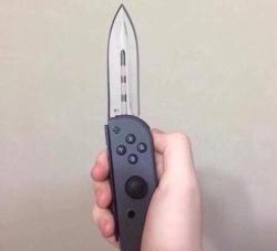 sigil-seer:  mikkynga:  technomaestro:  At first I thought this was just some other knife.  But then I realized - it’s a switch blade   NO   This reminds me of  