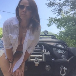 jeepcrazygirl:  Haha , love pics with my jeep 💟