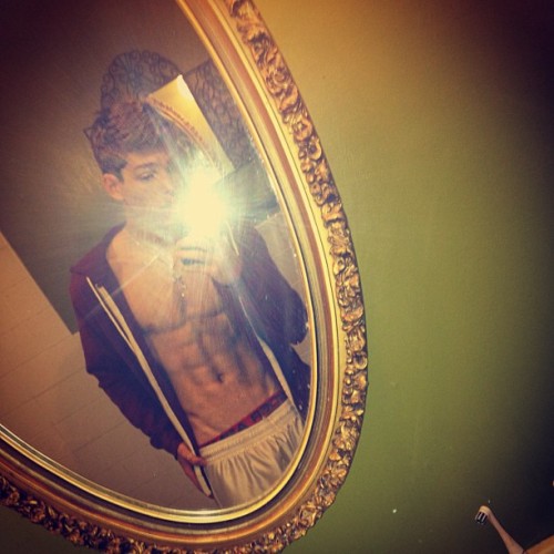boy-oh-boi:  twinklover4u:  irishport44:  homotology:  Visit  homotology.com/  Hmm  Hot 