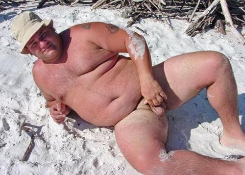 bigmensmallpenis:  Hot bear chub in the sand!!!