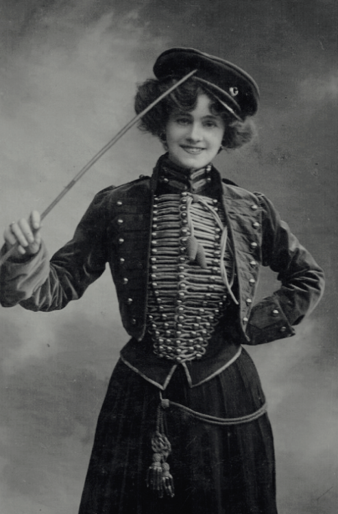 vestatilleys:Gertie Millar in The Girls of Gottenberg, 1907.
