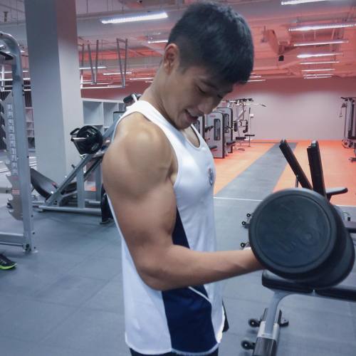 hlthemusclelover: hotsingaporeboys:Glen Kua Argh this has to stoppp… ‍♂️‍♂️‍♂️