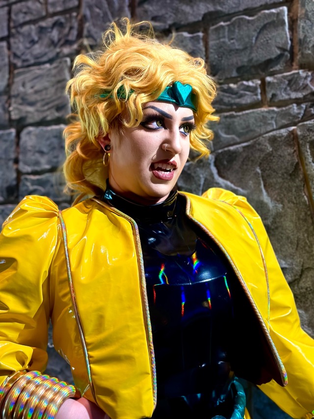 𝒐𝒉... 𝐭𝐡𝐢𝐬 𝐬𝐮𝐢𝐭𝐬 𝐦𝐞 𝑾𝑬𝑳𝑳. 💚
hehehe here's my dio cosplay from katsucon this year!! i busted my ass on this whole thing, top 