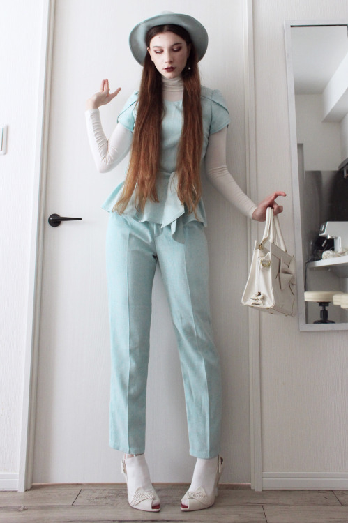 I thrifted this pants suit a while back, in Okinawa, but I had never worn both pieces together. Last