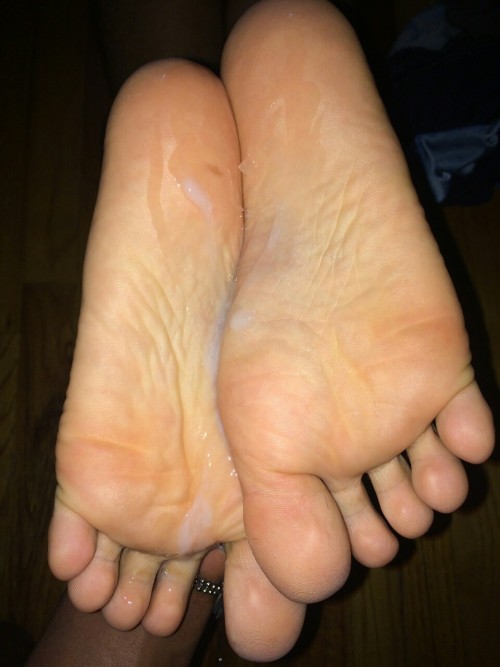 cummy-soles-feet: More cum on feet