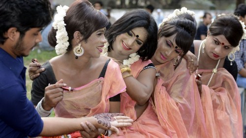 crossdreamers:  Hijras, Bangladesh’s ‘Third Gender’, Celebrate First Ever Pride Parade From Global Voices: About a thousand Hijras took part in Bangladesh’s first ever “Hijra Pride” in the capital Dhaka last week to celebrate the first anniversary