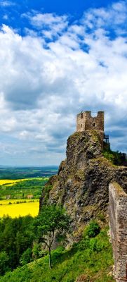 bonitavista:Trosky Castle, Czech Republicphoto via lori  