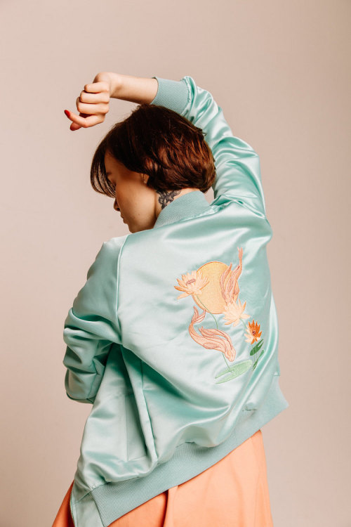 cute-thangsss:Embroidered bomber jacket