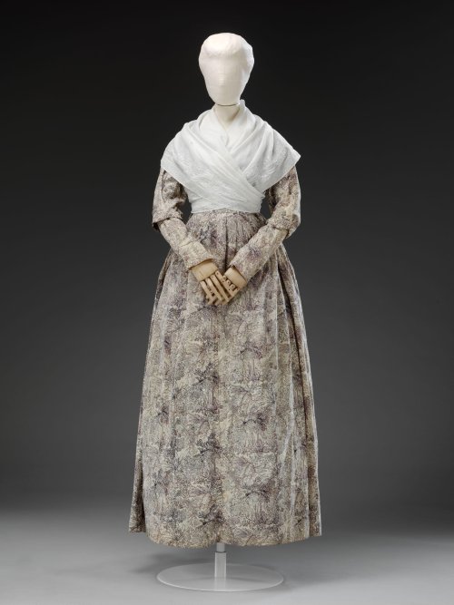Gown ca. 1790, converted to a round gown ca. 1800From the V&A