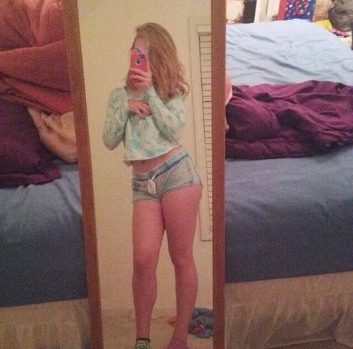 gabyrockstar:  Emily Merryman.. Another pics submitted by this sexy hot facebook teen Submit via kik and gmail @azul78tumlbr Thanks