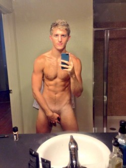 damnhugecock:  Wanna view more? http://ift.tt/11wEQv9