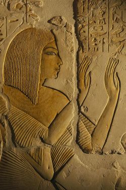 ancient-egypts-secrets:   Maya prays to the