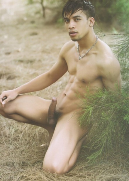 omg-men-and-guys-me:  Hot and beautiful Thai boy