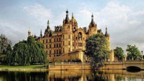 ninjas-in-a-box:  themischiefoftad:  Guys, I want a castle.  I wonder if i could go to the castle where my ancestors live and be like yo..im takin this 