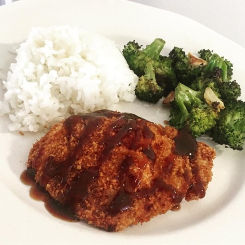 I haven’t posted food things in a while so here’s some donkatsu and roasted broccoli with smashed ga