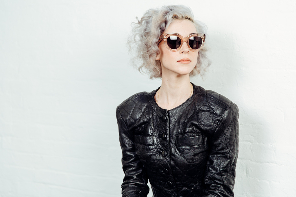 whole-lies-and-half-smiles:  ifuckinglovestvincent:  Annie Clark / St. Vincent by