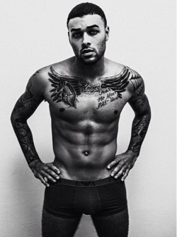 immafreebitxh:  Part of Me think Don have a Little Penis…. meh 