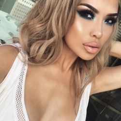 trophyfemales:Perfect makeup is essential