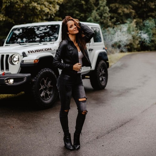 @alexis_massingillwww.jeepbeef.com ____________ #jeepher #jeep #jeepjlu #jl #jeepgirlhttps://www