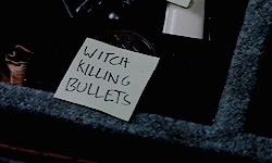 stardustsam:  Dean Winchester + post-it notes