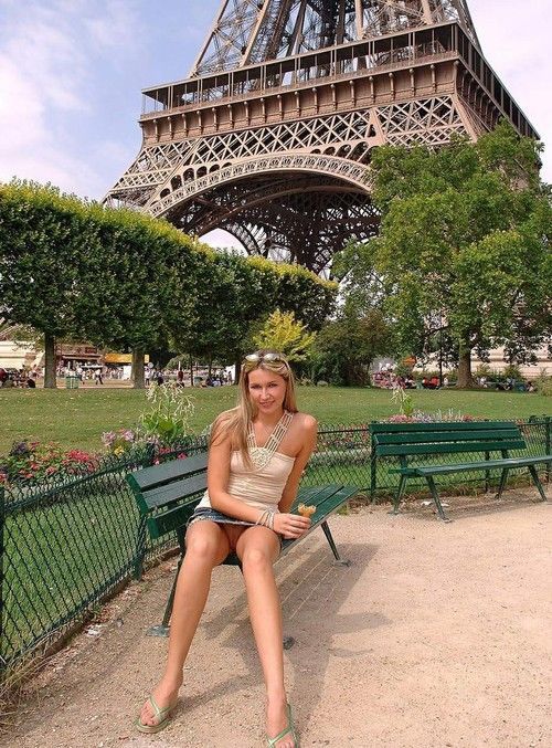 upskirtsandoutdoors:   🚨👀🚨   upskirts adult photos