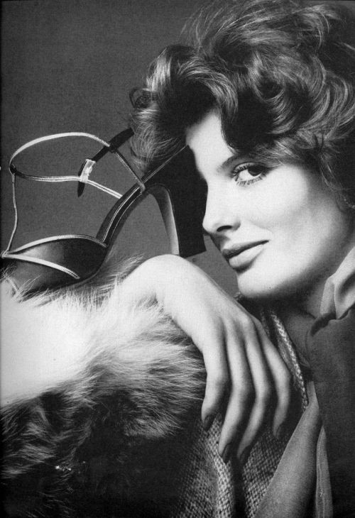 Renee Russo | Photo: Richard Avedon