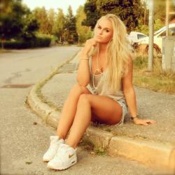 Love a girl in some fresh white NIKES
