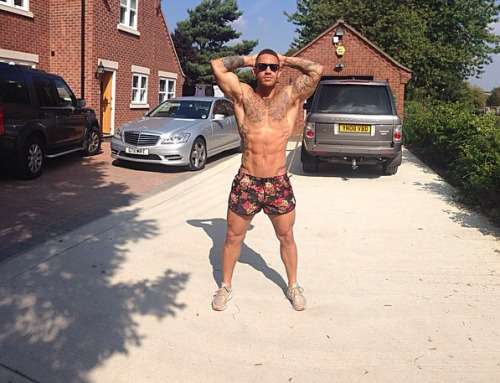 jboys20:  jezebelsboys:Ashley Cain - Part 2Apparently he recorded himself having