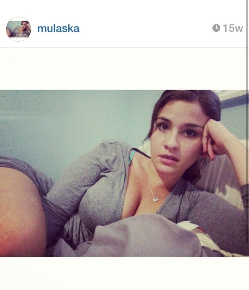 klusterfvkya:  Follow her on her Instagram @mulaska