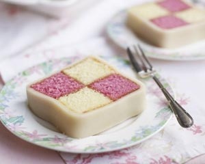 thecakebar:  Mini Marzipan Chocolate Battenberg Cake Mini Marzipan Hot Pink Battenberg