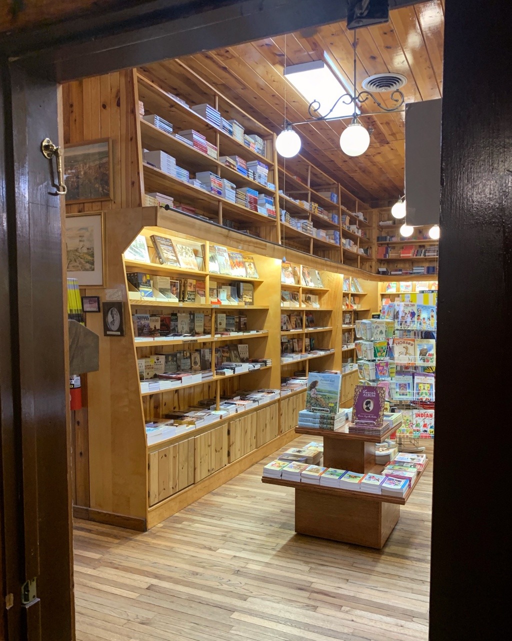 thekineticmachine:authorbrandondion:Hole in the Wall Book Store is an independent